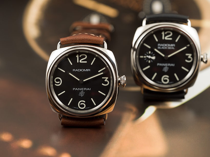 Imitation watches with black dials are in arabic numeral time scales.