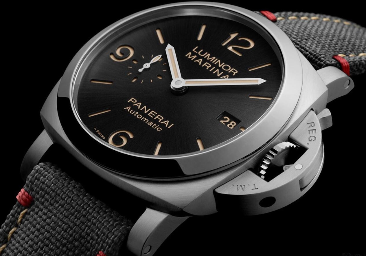 New reproduction watches sales are distinctive with red color.