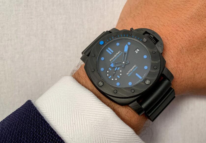 Swiss reproduction watches online are charming with blue coating.