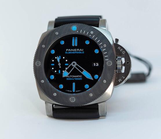Swiss knock-off watches are charming with blue coating.