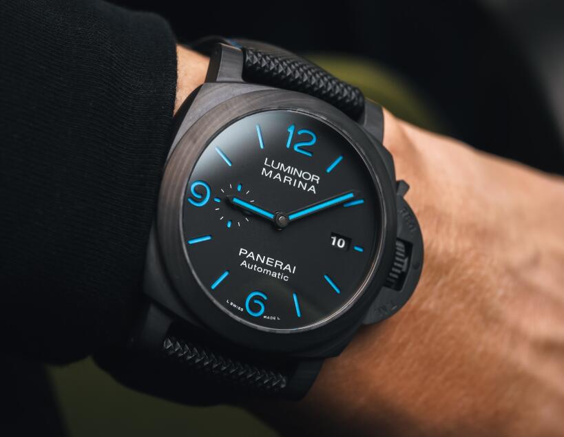 Delicate replica Panerai watches keep the best performance with self-winding Calibre P.9010.