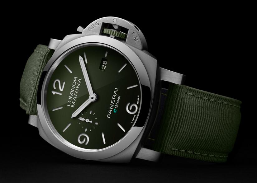 Online replica watches follow the 2021 trend with green color.