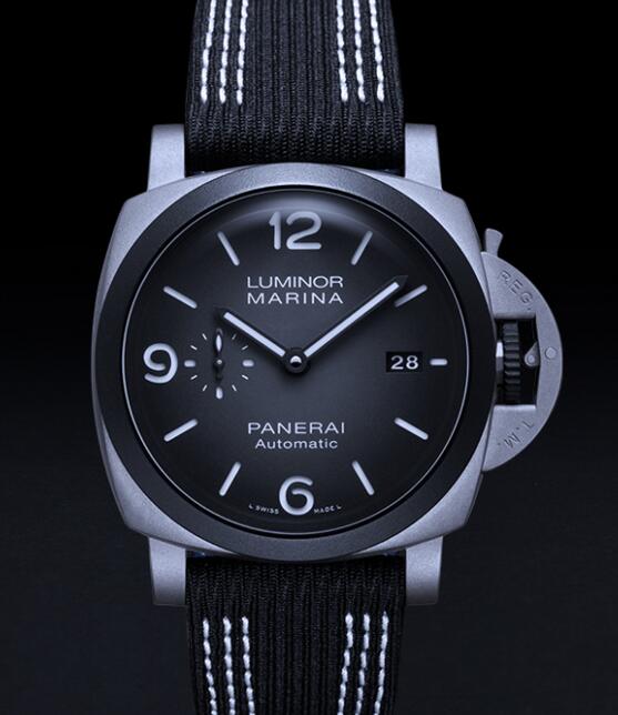 Swiss replica watches show black bezels to form obvious contrast with titanium cases.